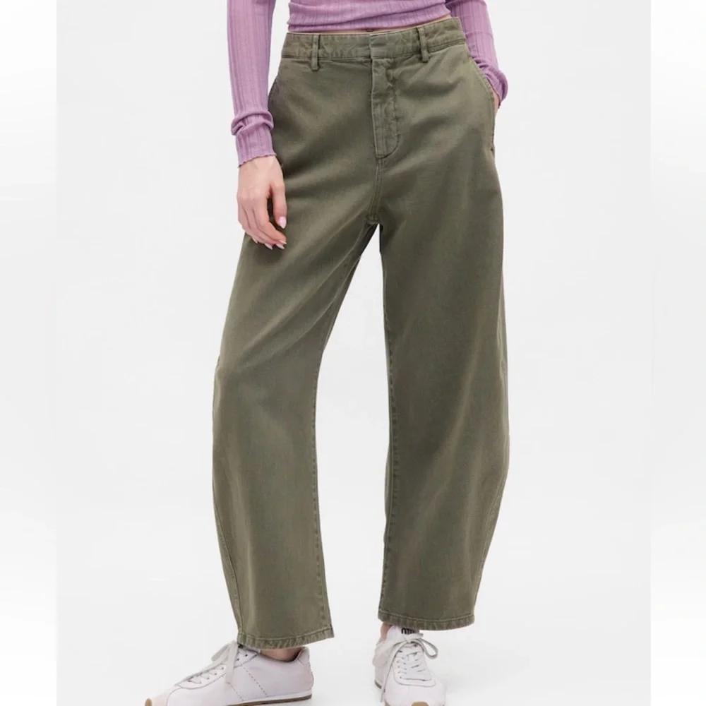 GAP Mid Rise Twill Barrel Pants - Picture 4 of 9